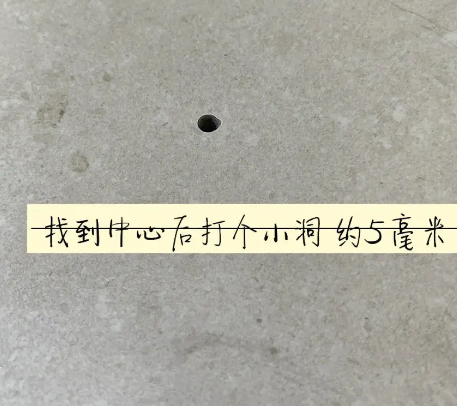 万山瓷砖空鼓维修公司专业解答在瓷砖铺贴过程中，如果砂料搅拌不均匀，将会带来以下问题